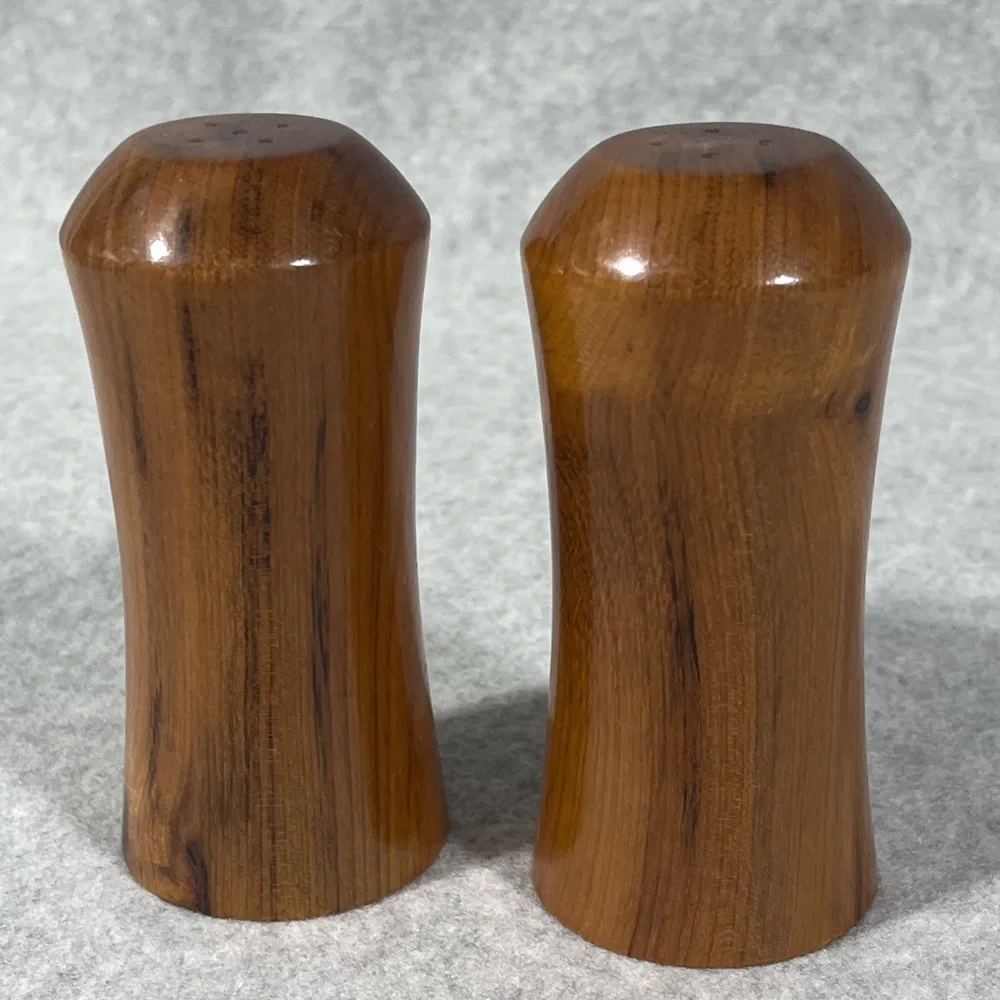 Vintage‎ Salt & Pepper Shakers Mid Century MCM Baker Solid Wood Collectible